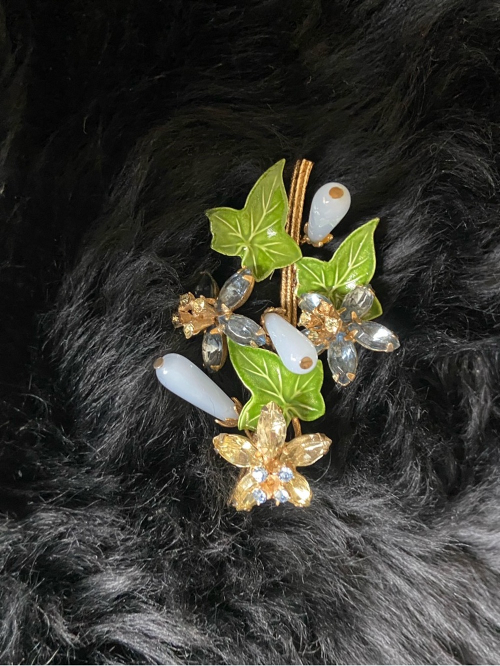 Vintage Floral Leaf Rhinestone Brooch with Blue Drops - Picture 4 of 4